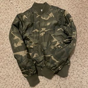 camo cropped puffer jacket